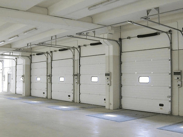 Giải Pháp Tiết Kiệm Không Gian Với Cửa Cuốn Trượt Trần