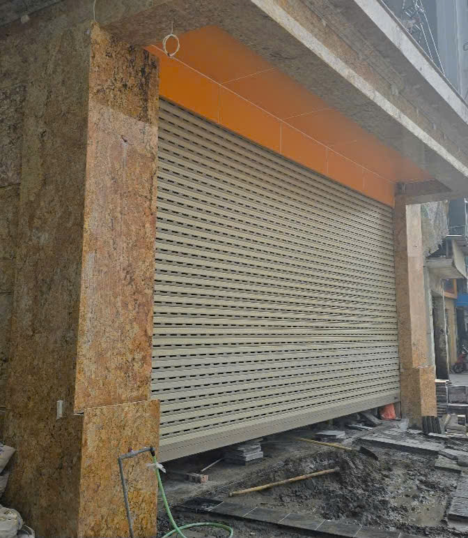 cửa cuốn austdoor siêu thoáng C70 đẹp từ mọi góc nhìn