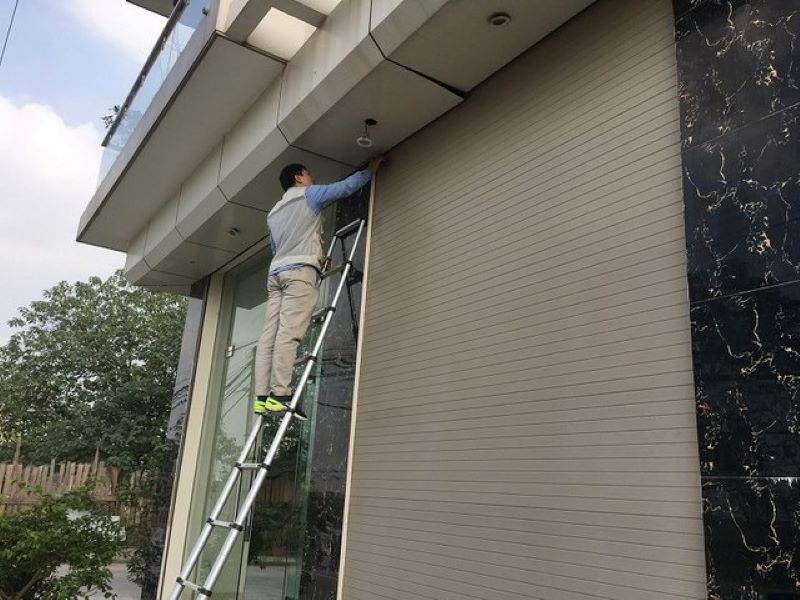 Cửa cuốn bị kẹt